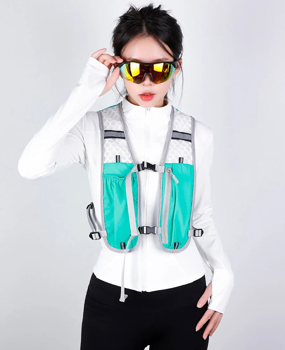 Lekka kamizelka biegowa z bidonem i odblaskami